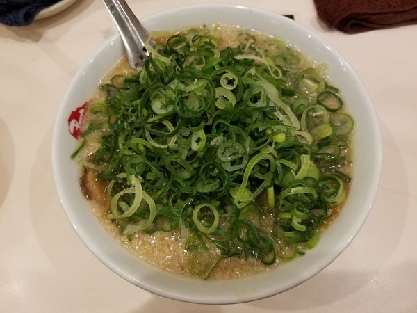 「ラーメン(並)+九条ネギ多めダブル」@京都銀閣寺 ますたにラーメン 日本橋本店の写真