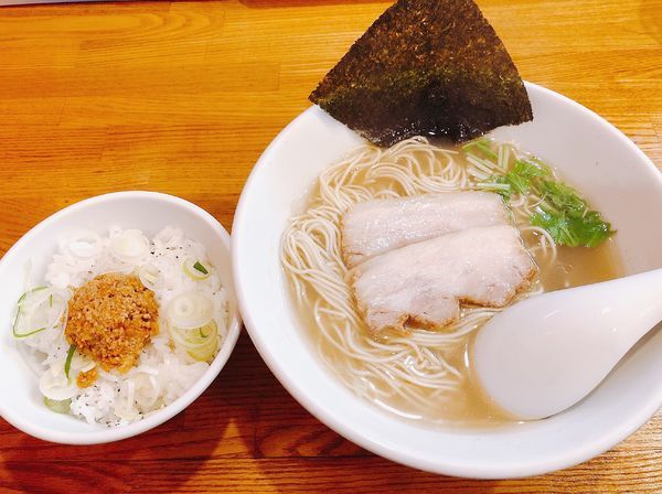 「無化調塩ラーメン､ミンチ飯」@らーめん 空王士の写真