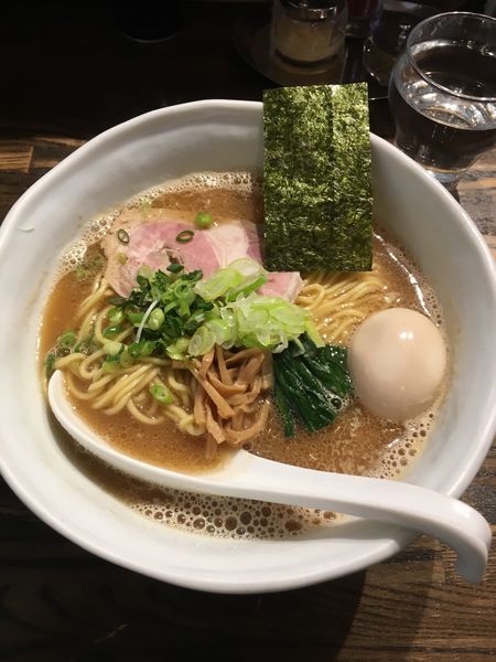 「醤油ラーメン+味玉」@RAMEN CiQUEの写真
