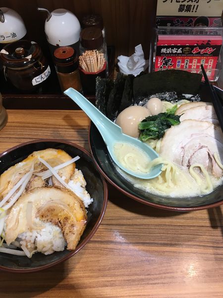 「ラーメン+チャーシューご飯」@横浜家系ラーメン 壱角家 阿佐ヶ谷店の写真