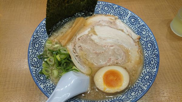 「醤油とんこつラーメン 680円」@二代目丸源 松本店の写真