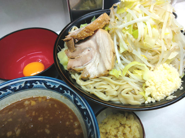 「つけめん ￥950・しょうが ￥50・生卵 ￥50」@魔人豚の写真