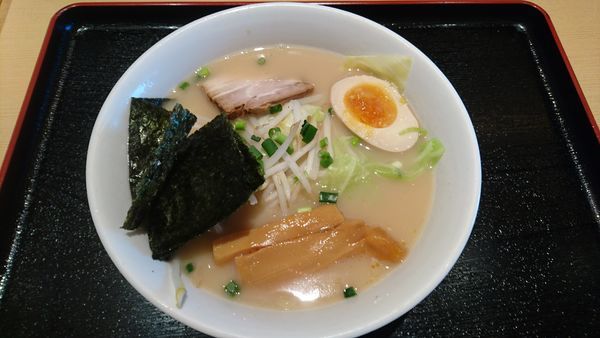 「豚骨醤油ラーメン(ジャンボ餃子セット)」@黄金の華 ニッケコルトンプラザ店の写真
