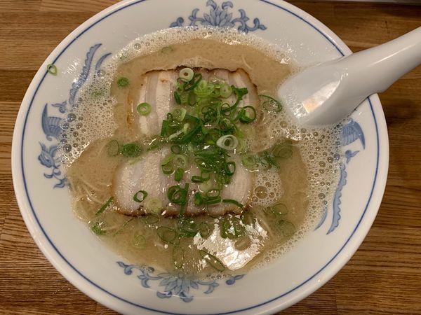 「博多ラーメン690円」@博多ラーメン でぶちゃん 高田馬場本店の写真