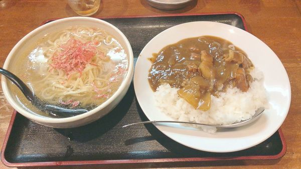 「ランチ(塩ラーメン・カレーライス)」@山中房の写真