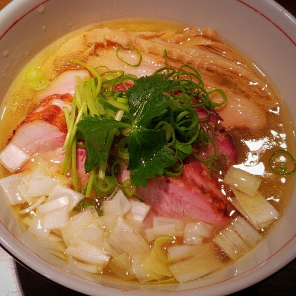 「地鶏中華そば ８００円＋釜焼きチャーシュー ２００円」@麺や 虎徹の写真