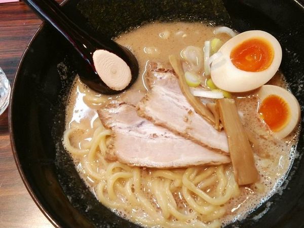 「味玉ラーメン（太麺・大盛）」@ラーメン長山の写真