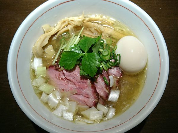 「地鶏中華そば(塩、手揉み麺)」@麺や 虎徹の写真