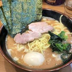 ラーメン大盛り+ライスおかわり自由(無料)