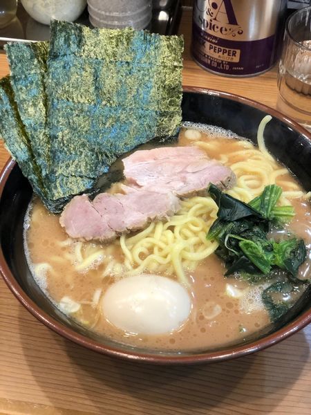 「ラーメン大盛り+ライスおかわり自由(無料)」@横浜らーめん 二代目 常翔家の写真