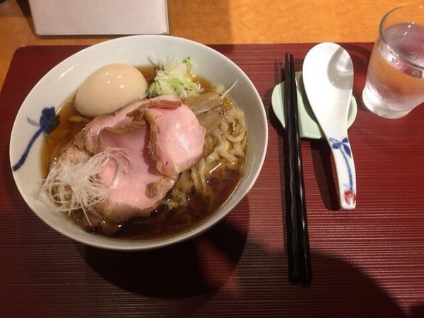 「醤油ラーメン＋味玉＋チャーシュー」@麺 みつヰの写真