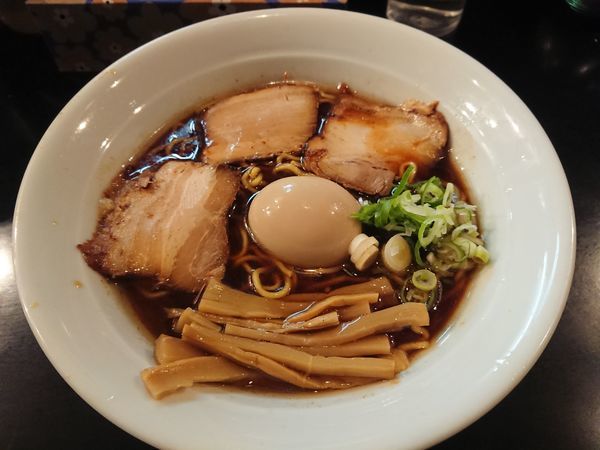 「【限定】富山ブラックらーめん 800円＋味玉(ﾗｰﾊﾞｽ)」@麺家 うえだの写真