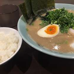 豚骨醤油ラーメン