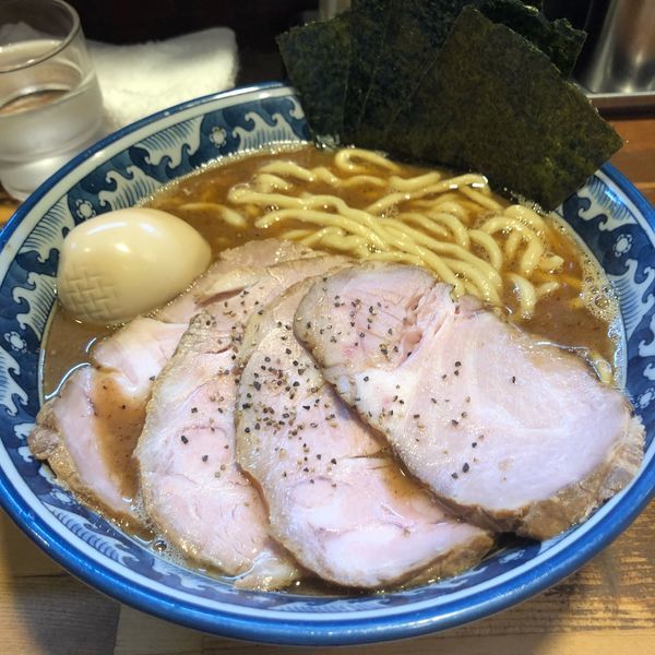 「ラーメン普通全部のせネギメンマ抜き」@兎に角 松戸店の写真