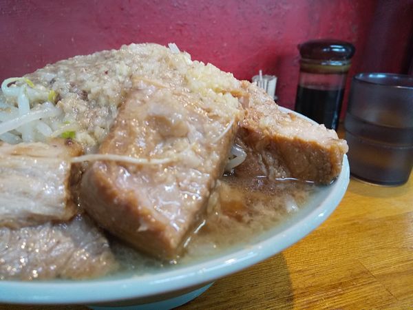 「#チャーシューメン #950円 #ニンニクアブラ」@ラーメン髭の写真