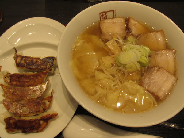 「喜多方わんたんラーメン+餃子　「880円+ｻｰﾋﾞｽ」」@喜多方ラーメン 坂内 杉戸店の写真