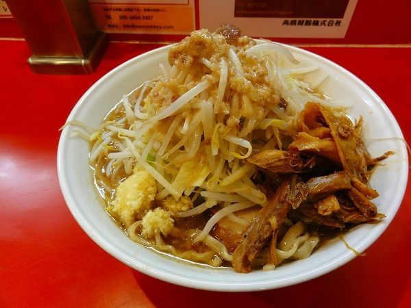 「ラーメン750円　野菜/ニンニク/アブラ　鶏ほぐし50円」@麺屋 桐龍の写真
