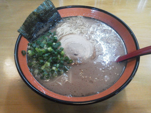 「とんこつラーメン 650円」@らーめん たつ 小手指店の写真