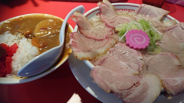 「花びらチャーシュー麺（塩）＋カレー」@ソラノイロ 池袋店の写真