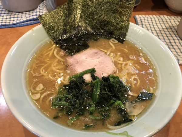 「ラーメン中」@横浜らーめん 寿三家の写真