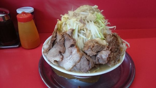 「限界盛・チャーシュー麺(ヤサイブロック脂)￥８００」@麺でる 田園調布本店の写真
