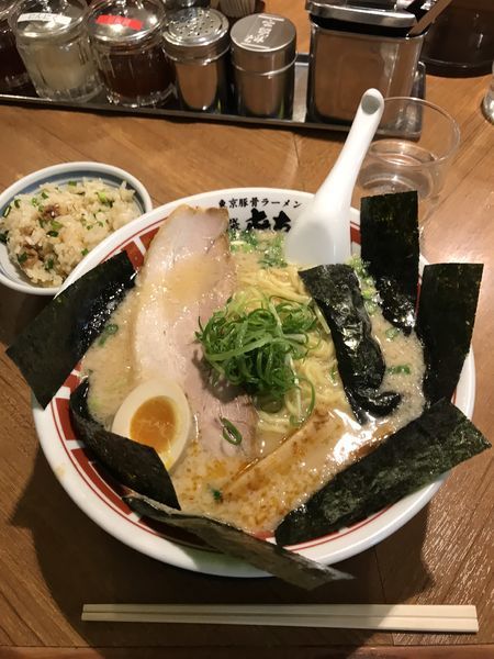 「東京豚骨ラーメン 680円 海苔トッピング」@屯ちん 池袋本店の写真