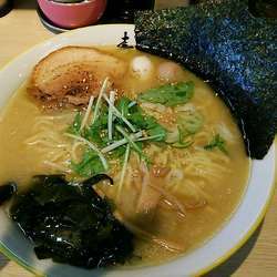 塩とんこつラーメン　中盛