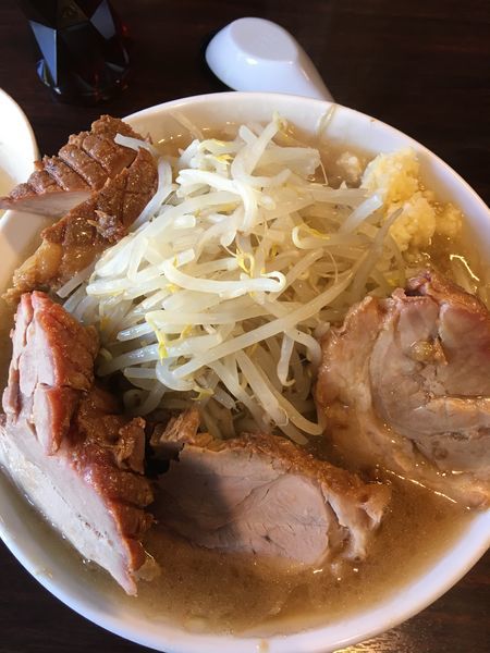 「豚増しラーメン＋生卵」@ピコピコポンの写真