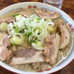 背脂チャーシュー麺 大盛り 味薄め