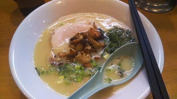 「鶏白湯塩+コロチャー（バリカタ・味濃いめ）」@麺場 鶏源 TORIGEN 黄金町店の写真