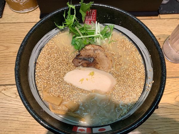 「RYUS鶏白湯ラーメン900円」@RYUS NOODLE BARの写真