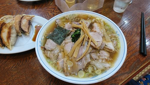 「チャーシュー麺+餃子」@ラーメン やひこの写真