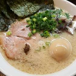 豚骨ラーメン￥６５０