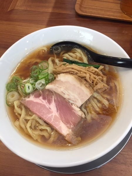 「醤油らーめん 800円（大盛無料）」@純手打ち だるまの写真