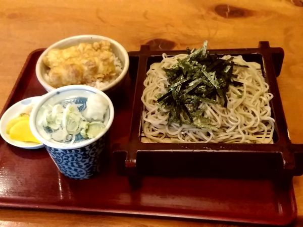 「松田スペシャル(ザルそば＋ちくわミニ天丼)900円」@そば処 きのえねの写真