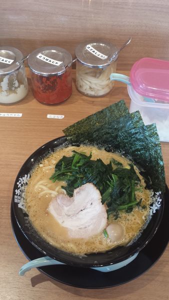 「ラーメン700円ほうれん草100円無料刻み玉ねぎ」@町田商店 所沢店の写真