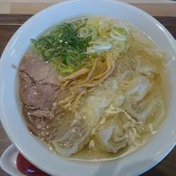 ワンタン麺 白醤油 770円