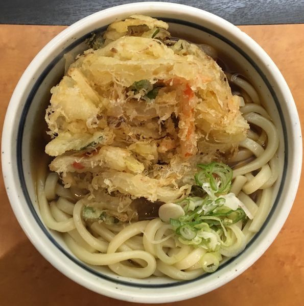 「天ぷらうどん・かき揚げ天」@蕎麦 一心たすけ 田町店の写真