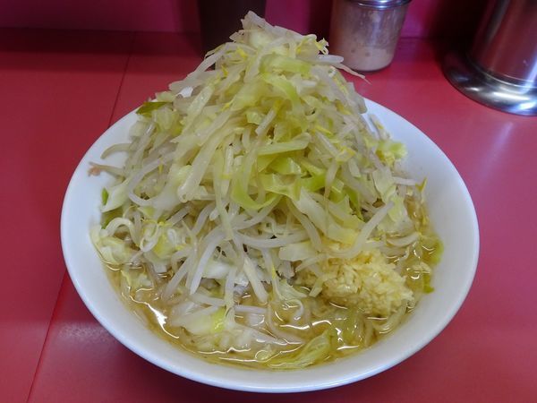 「ラーメン（700円）ヤサイニンニク」@ラーメン二郎 ひばりヶ丘駅前店の写真