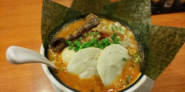 「辛味噌ラーメン全部のせ」@らーめん屋 あじとら 所沢店の写真