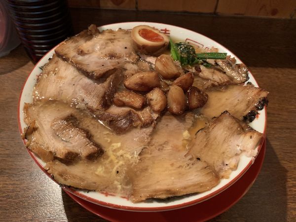 「焼豚ラーメン大盛＋肉増＋にんにく増＋卵とじ＝1600円」@焼豚ラーメン 三條の写真