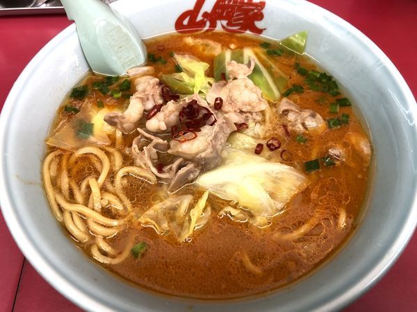 「【期間限定】牛もつ味噌ラーメン中盛（1,020円）」@ラーメン山岡家 ひたちなか店の写真