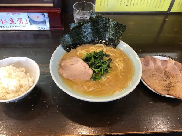 「チャーシュー麺並硬め濃いめ、小ライス」@横濱家系ラーメン 元喜家 那須塩原店の写真