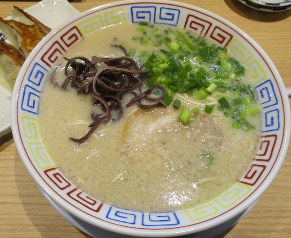 「とんこつラーメン（餃子3個付）650円」@とんこつラーメン 餃子 大平軒の写真