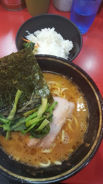 「ラーメン＋ライス」@家系総本山 ラーメン吉村家の写真