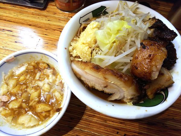 「雷そばミニ　ニンニク＋トロ豚＋アブラ　800＋200＋50円」@雷 松戸駅東口店の写真