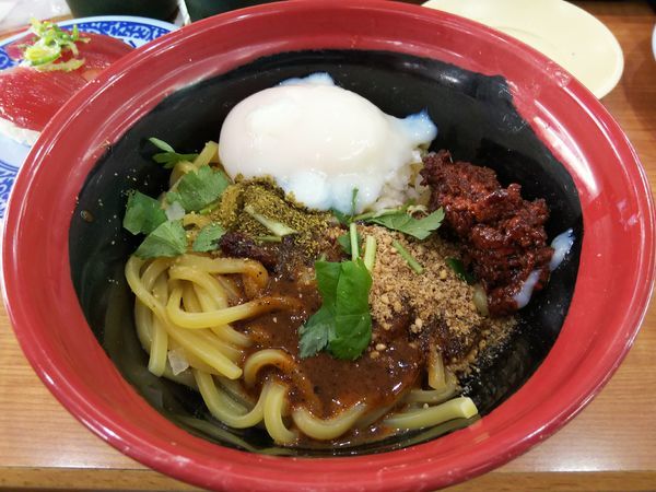 「汁なし担々麺　※三つ葉あり」@無添 くら寿司 松本渚店の写真