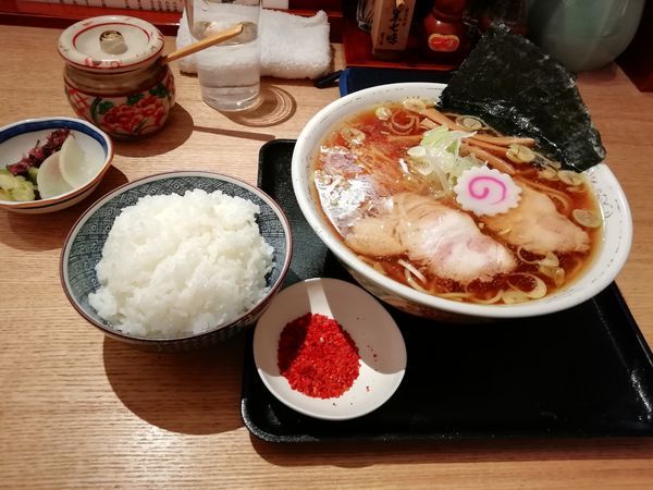 「中華そば+ライス+辛味」@中華そば 勝本の写真