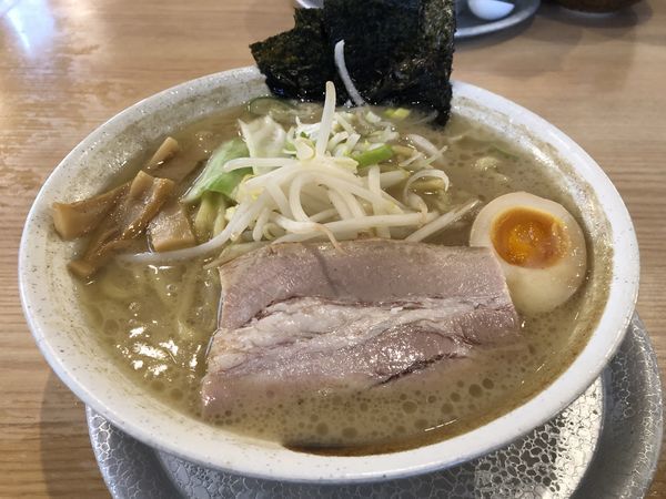「濃厚とんこつ醤油 750円」@三豊麺 芝2丁目店の写真