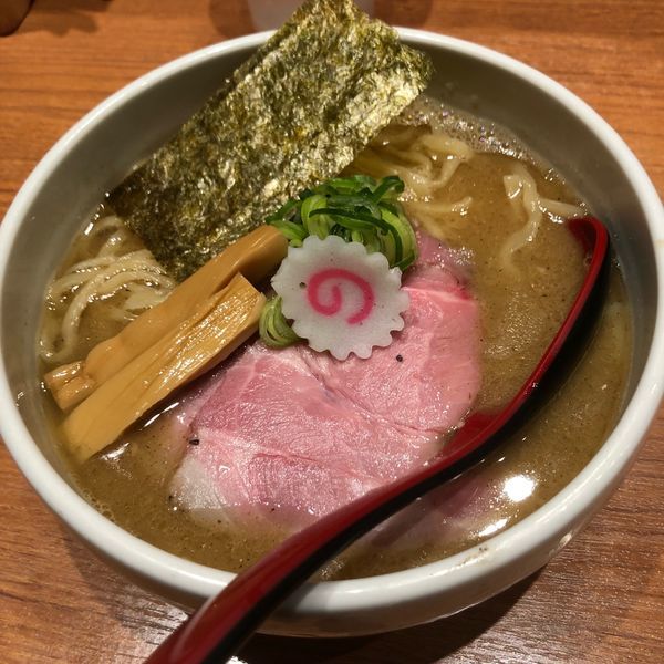 「濃厚煮干し中華そば」@煮干中華そば 鈴蘭 新宿店の写真